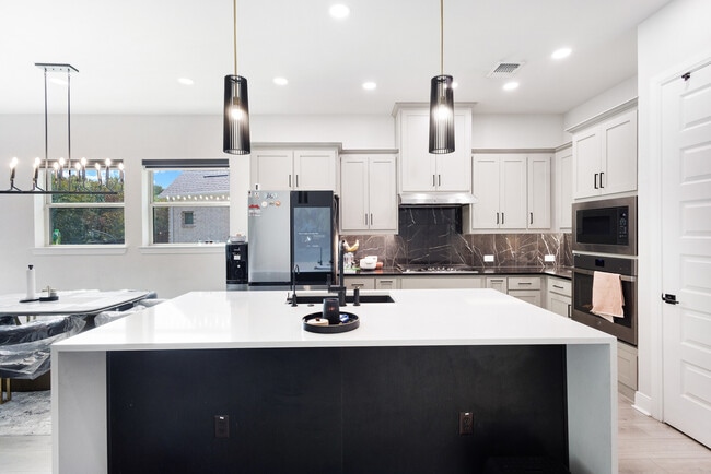 Foto del edificio - 3112 Cliff Swallow Ln
