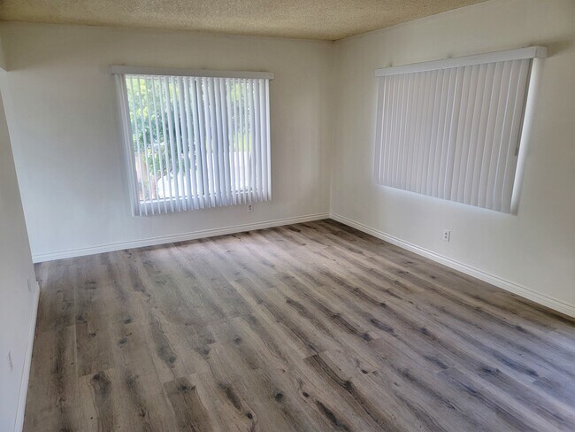 Building Photo - 8140 Hill Dr