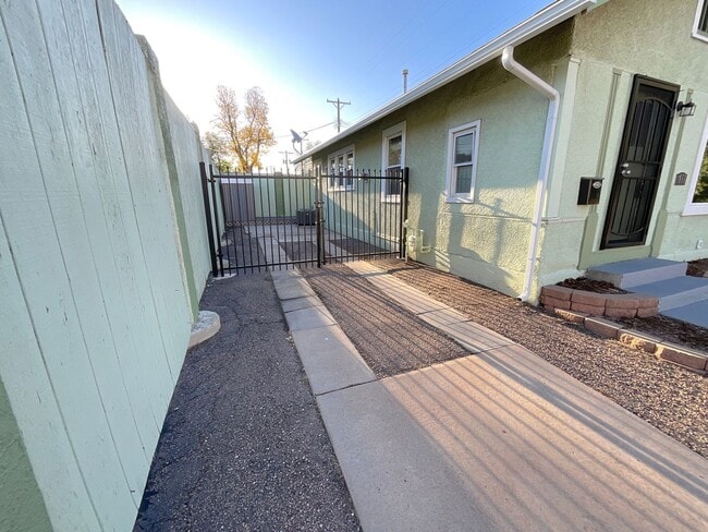 Building Photo - 1 Bedroom Home Available Near Colorado Ave...