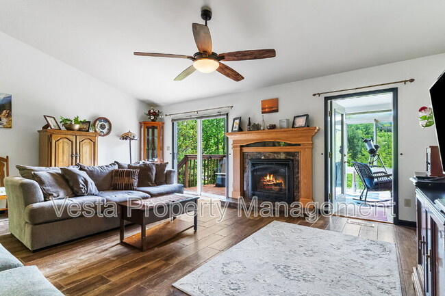 Foto del edificio - 857 Reems Creek Rd