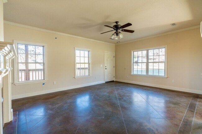 Building Photo - Four Bedroom Home Walking Distance to UofA! Lawn Care Included! AVAILABLE IN JULY!!!!!