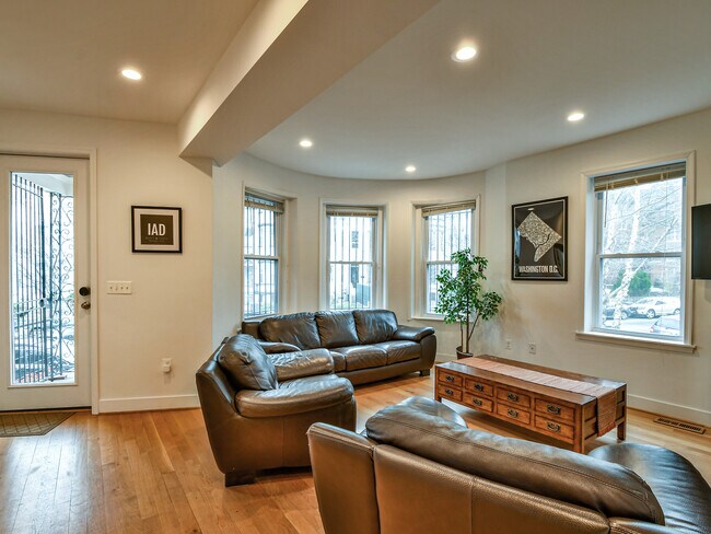 Foto del edificio - 3415 13th St NW