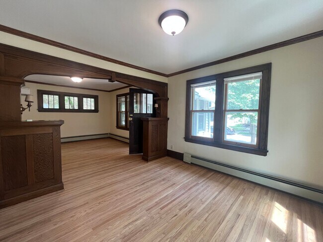 Building Photo - 768 Armstrong Ave W