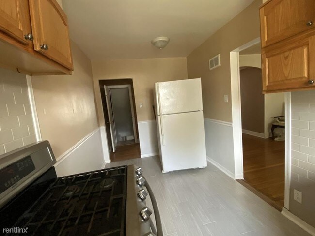 Building Photo - 3 br, 2.5 bath Townhome - 2812 Belmont Ave