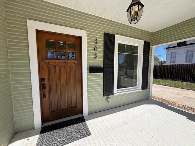 Building Photo - 402 W Third Street Unit