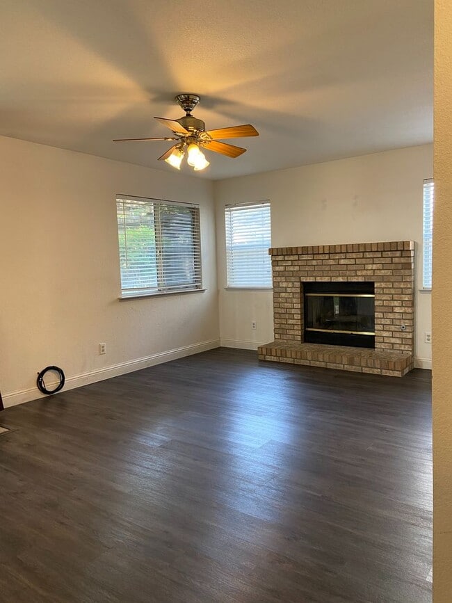 Building Photo - Charming home available - desirable Atwate...