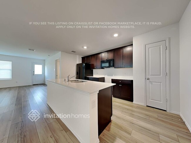 Foto del edificio - 512 Autumnwood Way