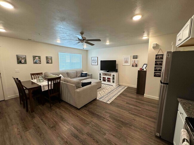 Foto del edificio - 393 W 625 N