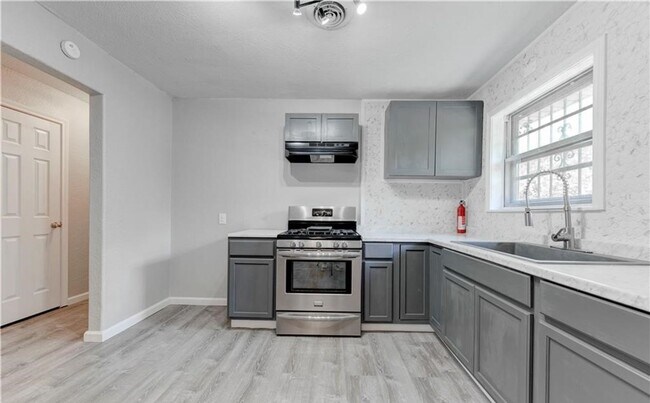 Foto del edificio - Renovated 3-bedroom House!