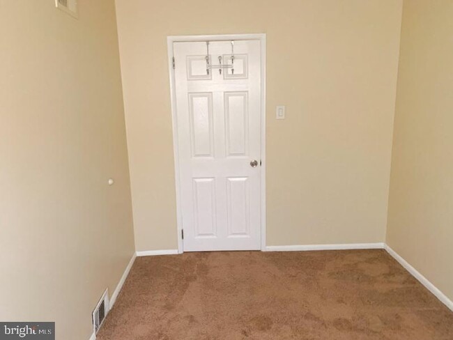 Building Photo - 7615 Algon Ave