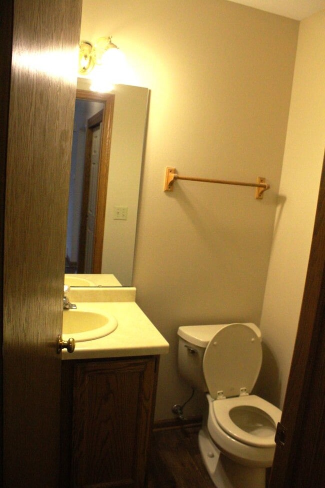 Foto del edificio - 376-376 Thomas Dr