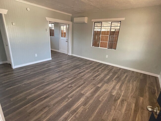 Building Photo - Remodeled Two Bedroom In Historic Blenman-...