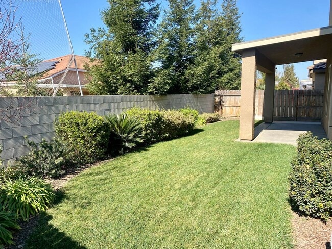 Building Photo - Newly Built Madera 4/3 DO NOT DISTURB TENANTS