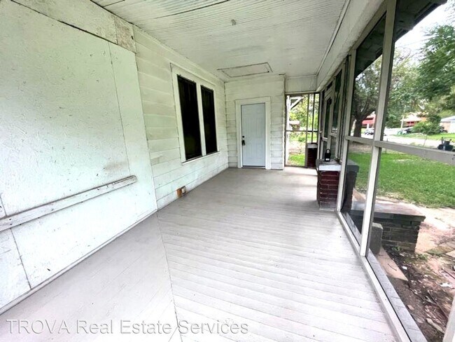 Building Photo - 2 br, 1 bath House - 2120 E. 11th Street