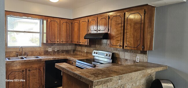 Building Photo - 5015 Meandering Ln