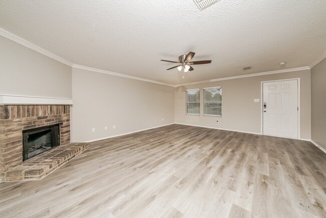 Building Photo - 2724 Woodlake Pkwy