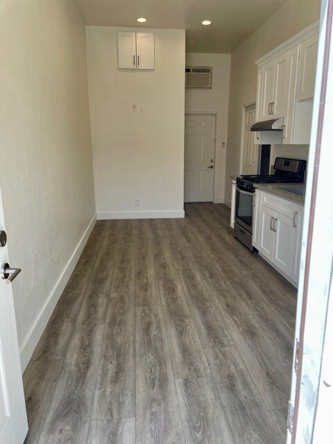 Primary Photo - 209 4th St