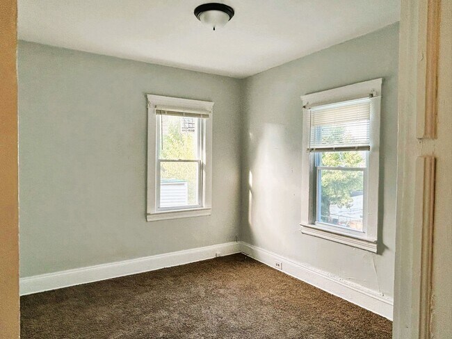 Building Photo - 3542 E 108th St