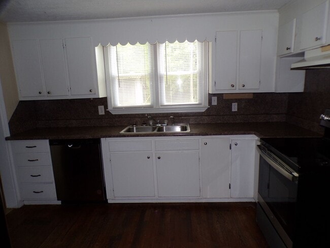 Building Photo - 83 Fuller Rd