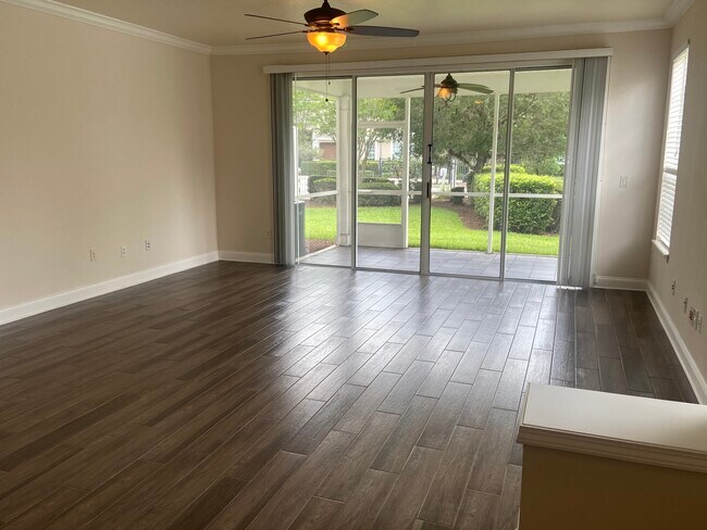 Foto del edificio - 4115 Crownwood Dr