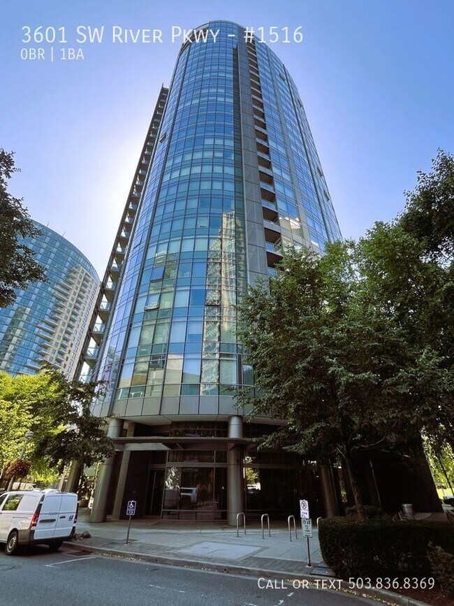 Building Photo - Highly Sought-After John Ross Condo in Vib...