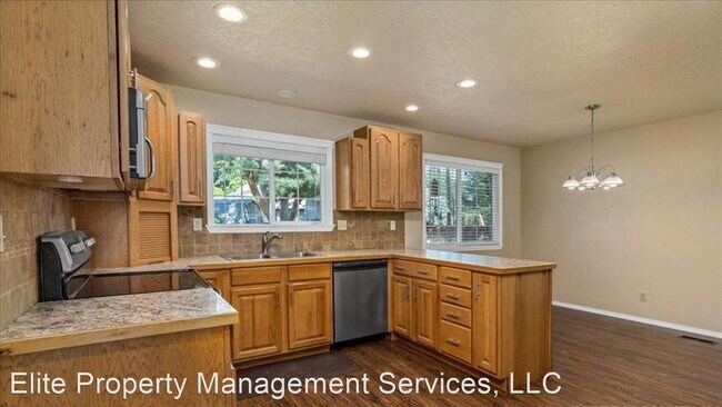 Building Photo - 6 br, 3.5 bath House - 11000 McMillan