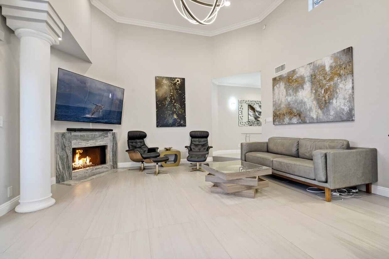 Foto principal - 10627 Ashton Ave