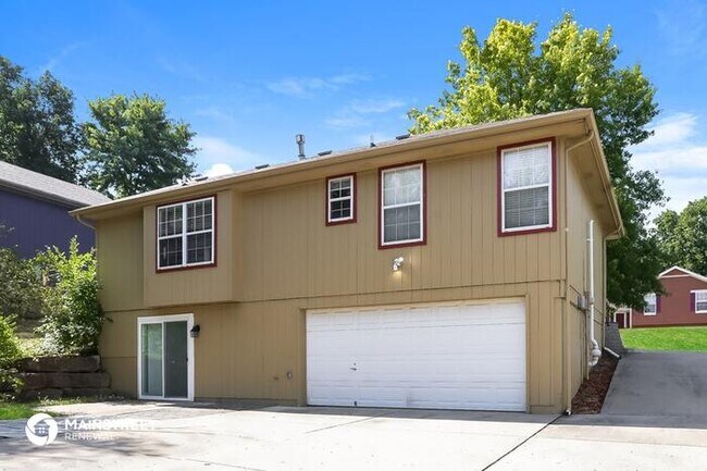 Building Photo - 1456 NW FOXBORO RD, BLUE SPRINGS, MO 64015