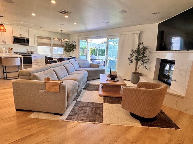 Foto del edificio - 3260 Geddes Dr