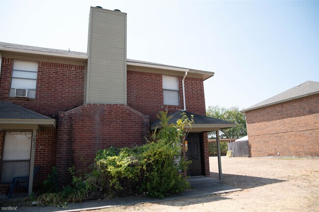 Foto del edificio - 2 br, 1.5 bath Townhome - 5855 Shadydell Dr