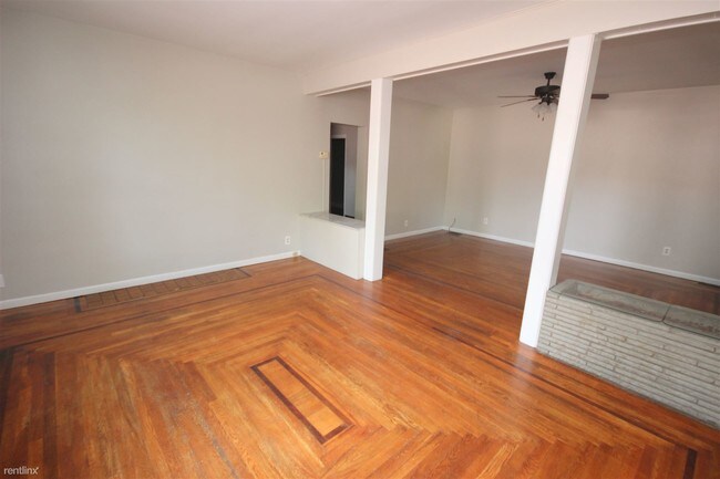 Building Photo - 3 br, 1.5 bath  - 2707 Tilbury Ave 2707