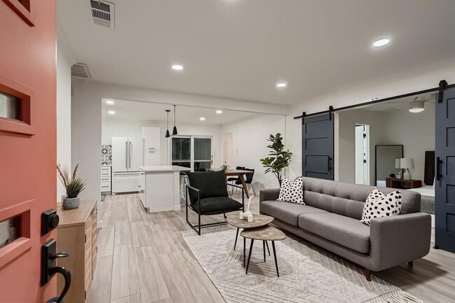 Building Photo - 2409 Campden Dr