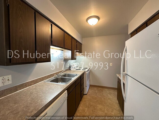 Foto del edificio - 1016 E. Greenlawn-8