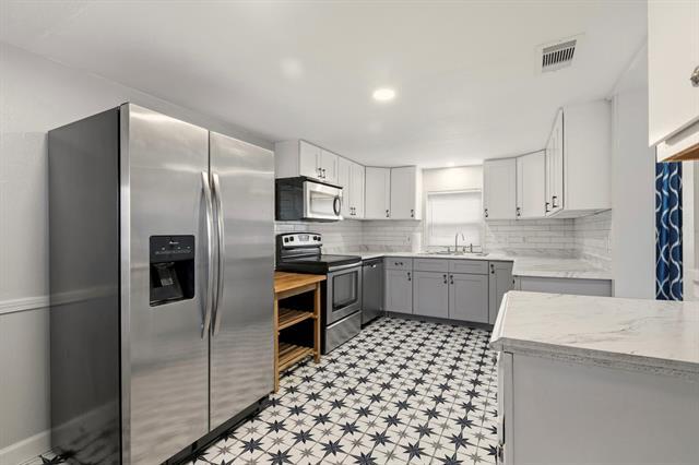 Building Photo - 8910 San Leandro Dr