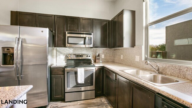 Building Photo - 9415 McNeil Dr