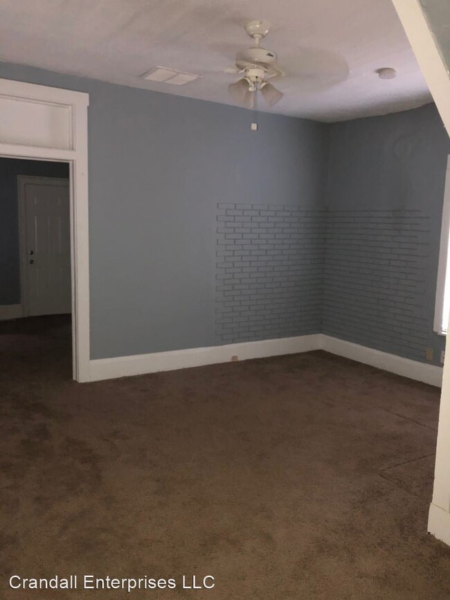 Building Photo - 3 br, 1 bath House - 204 S Elm St.
