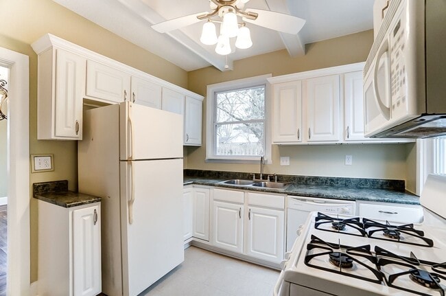 Building Photo - Westwood - Charming 3+ bed 1 bath home freshly updated