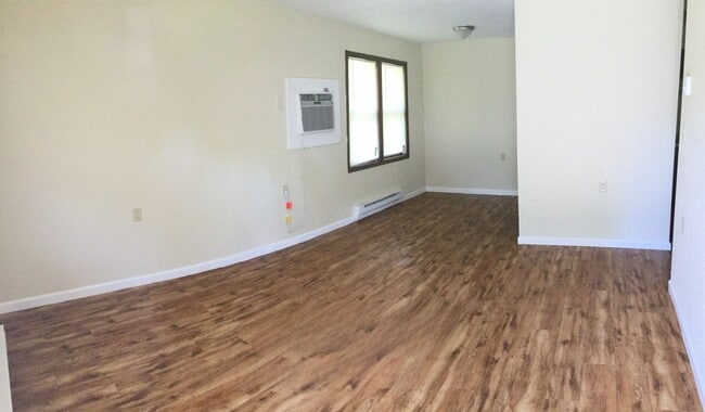 Building Photo - Calhoun Village Apartments