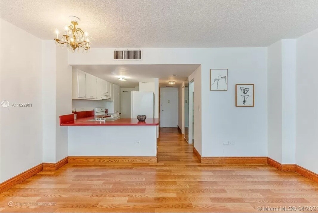 Foto principal - 905 Brickell Bay Dr