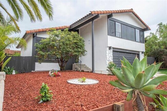 Foto del edificio - Encinitas 4br  2 car garage granite kitchen Huge Yard Home Remodeled TEXT 858-774-1574 $6290