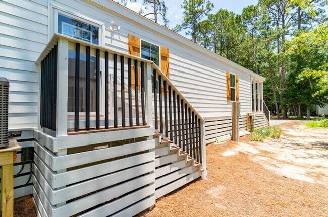 Building Photo - 2 Bedroom/ 2 Bath Mobile Home $1950/ Month - Santa Rosa Beach , Florida 32439