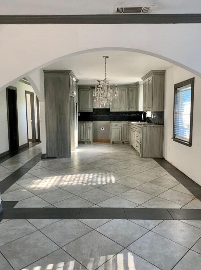 Foto del edificio - Spacious 2 Bed, 1 Bath Home in Riverside R...