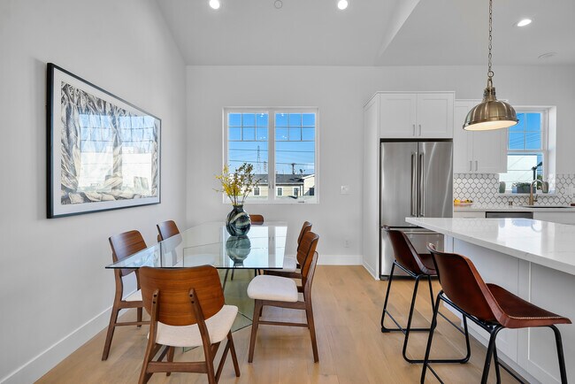 Foto del edificio - 2317 Vanderbilt Ln