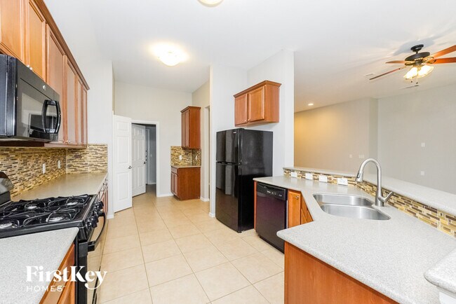 Building Photo - 15812 Coyote Hill Dr