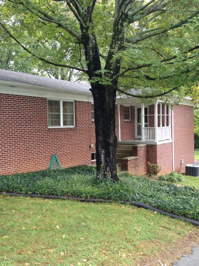 Foto del edificio - 104 S Germantown Rd