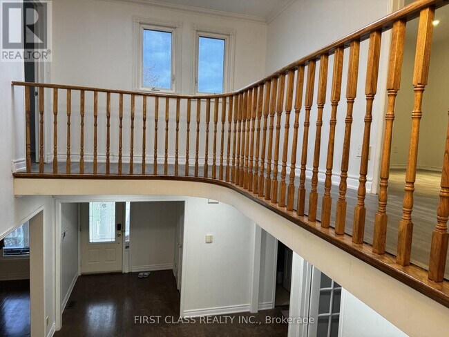 Photo du bâtiment - MAIN 11 HAZELMERE DRIVE