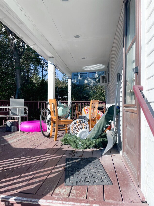 Primary Photo - 5 br, 1.5 bath House - 930 Dewey Ave