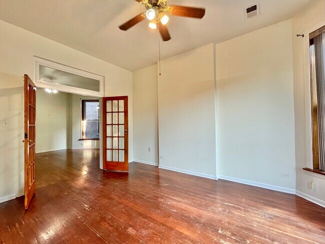 Building Photo - 1321 N Maplewood Ave