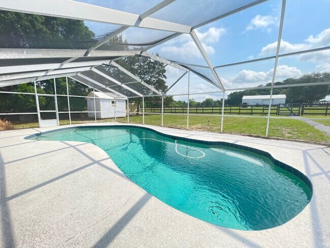 Foto del edificio - Gorgeous 4 BR country estate home with pool on 3 Acres