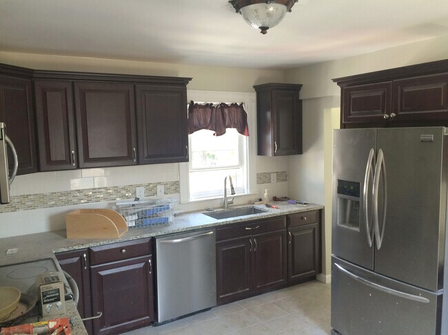 Building Photo - 16 Lincoln St